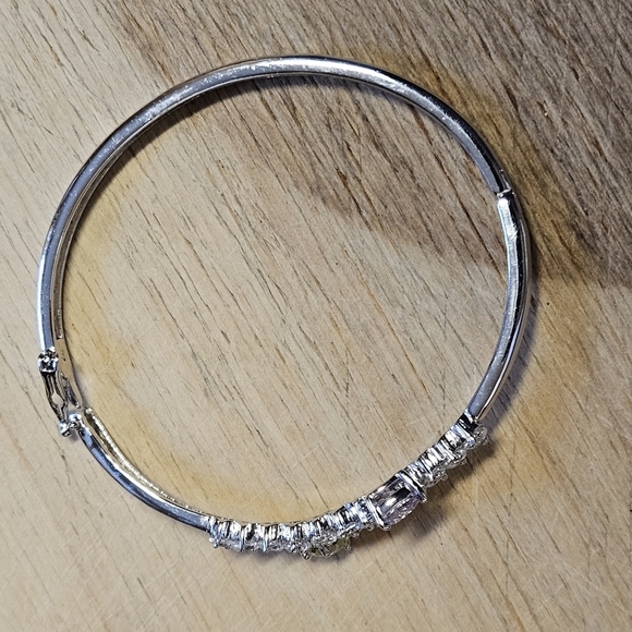 Tri-color CZ Hinged Silver-toned Tennis Bracelet with Safety - Picture 6 of 12
